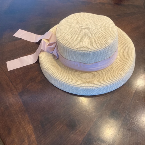 NWT women’s straw hat with beige ribbon / bow - Picture 2 of 6